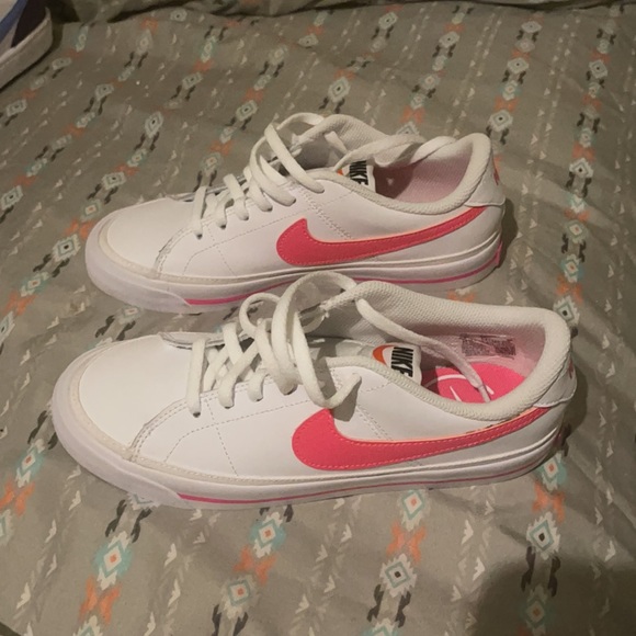 Nikes - Picture 6 of 10
